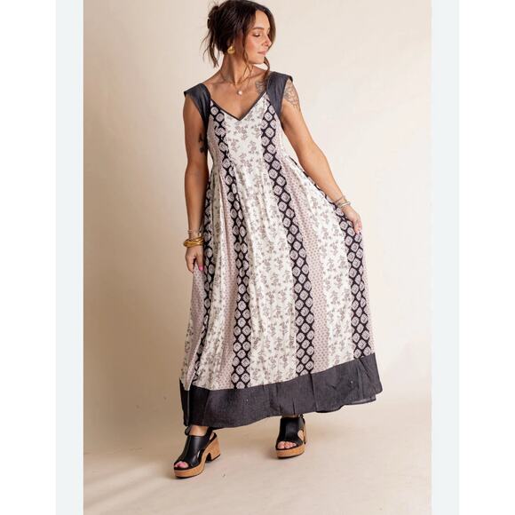 Davi & Dani Tell Your Story Pleated Maxi Dress L Floral Paisley Patchwork Boho - Picture 1 of 7